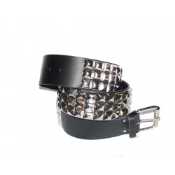 Ledergürtel mit Pyramidennieten 3 reihig