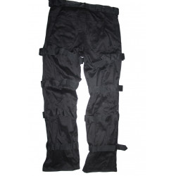Bondagehose mit Riemen und Schnallen