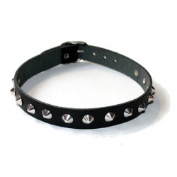 Lederhalsband mit Spitznieten 1 reihig