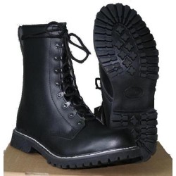 Boots mit Schnallen und Schnürung